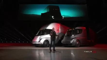 特斯拉发布电动卡车，充电半小时能跑600公里！还有一款全球最快的敞篷跑车…
