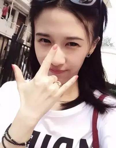 papi酱融资罗胖评价 papi酱拍卖被疑做局,罗胖发飙;史上最大屏小米